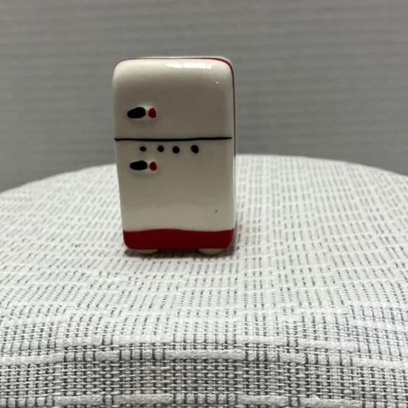 Vintage Style Salt and Pepper Shakers - Picture 3 of 7